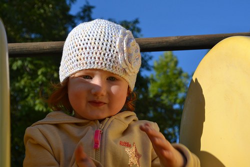 Melírovaná čepička s velkou kytičkou — foto 2