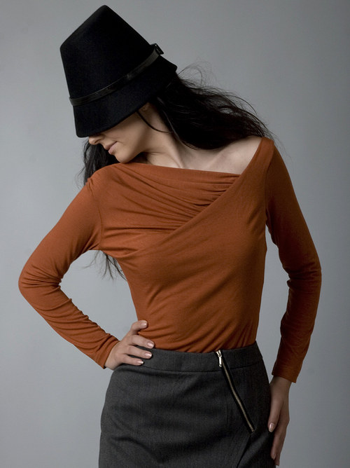 Asymetrický oranžový top — foto 2
