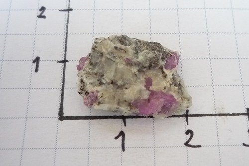 Surový rubín v křemeni č. L7057 — foto 2