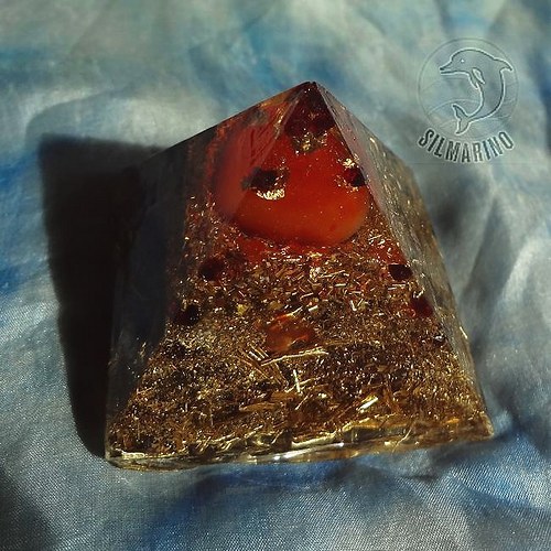 "Zářivý tanec" - orgonitová pyramida — foto 6