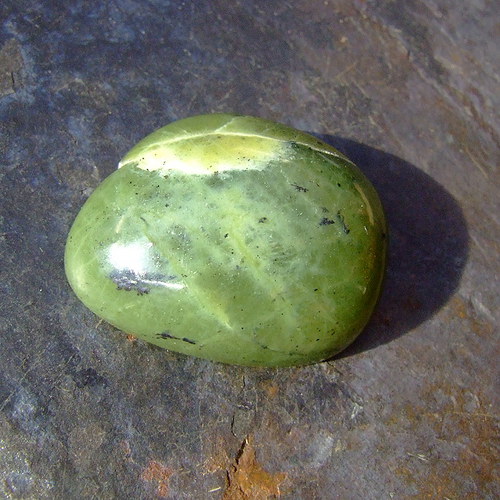 Jadeitový serpentyn, kabošon č.437 — foto 2