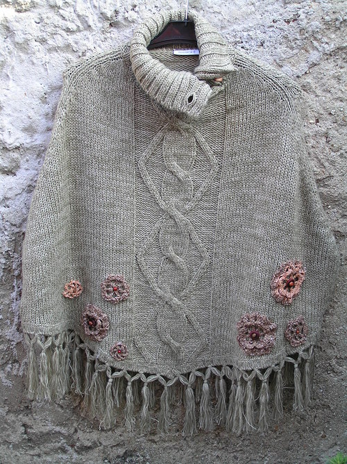 Rozkvetlé pončo — foto 4