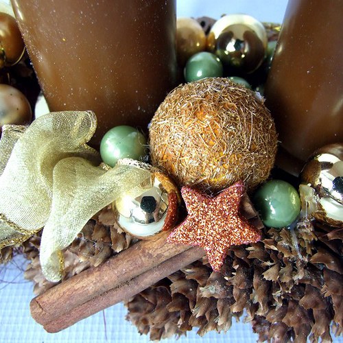 Adventní štola v barvě karamelu — foto 4