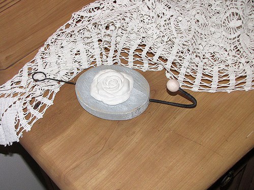 O růži... věšáček s patinou — foto 2