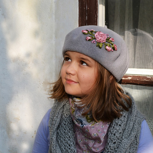 Vyšívaný baret — foto 5