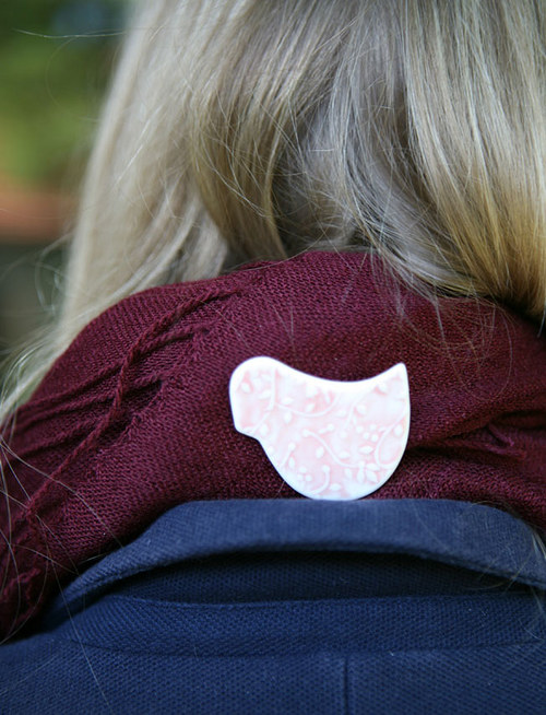 Porcelánče (porcelánová brož) — foto 2