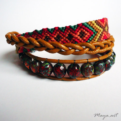 Hnědý náramek "EMBRACING BRACELET" — foto 2