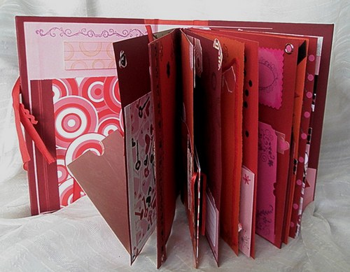 Červené scrapbookové album — foto 2