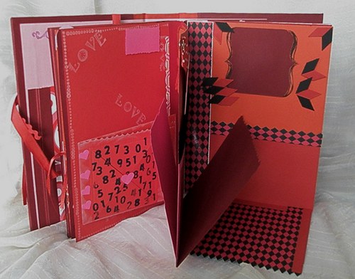 Červené scrapbookové album — foto 4