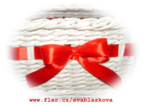 Bílá sada s červenou mašlí — foto 2