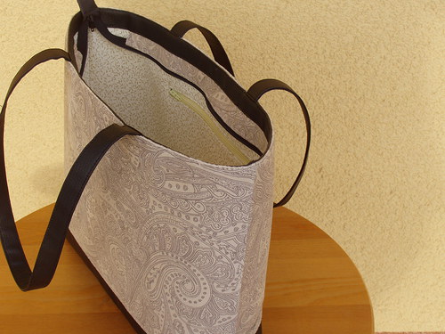 Kabelka s ornamentovou kresbou — foto 4