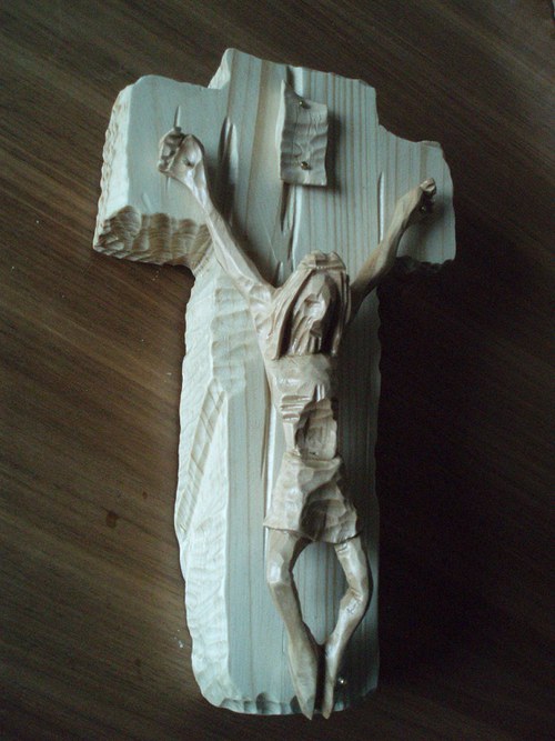 Vyřezávaný kříž — foto 2