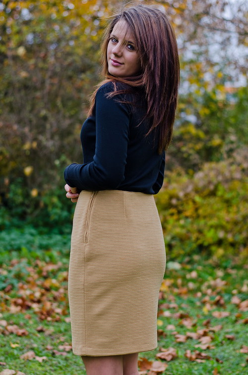Pouzdrová sukně — foto 3