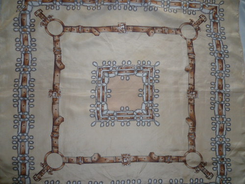 Hedvábný šátek — foto 2