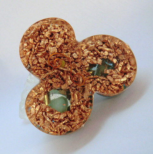 Orgonit * Amulet(2)* Triskel s chryzoprasem — foto 4