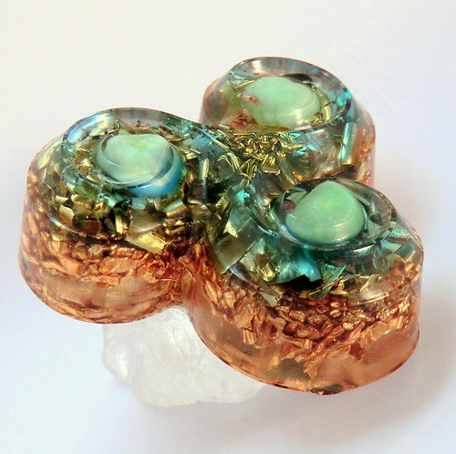 Orgonit * Amulet(2)* Triskel s chryzoprasem — foto 6
