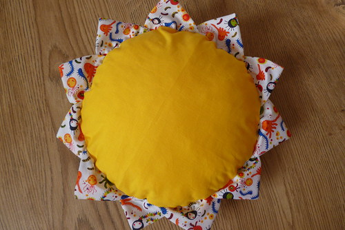 Sluníčkový polštářek :-) — foto 3