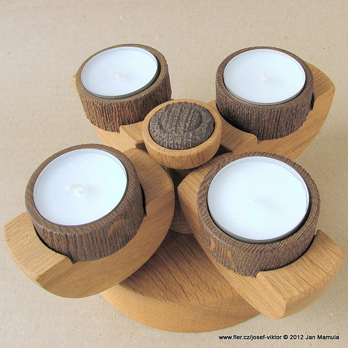 JIŽNÍ KŘÍŽ adventní svícen — foto 2