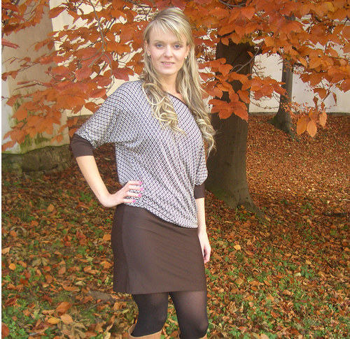 Hnědé šaty — foto 2