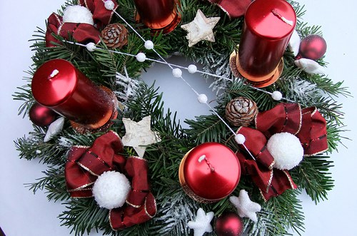 Adventní věnec - chvojový bordó — foto 4