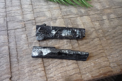 2x turmalín tyčkový č. L8229 — foto 2