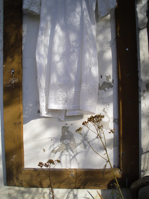 Bílé krajkové šaty — foto 6