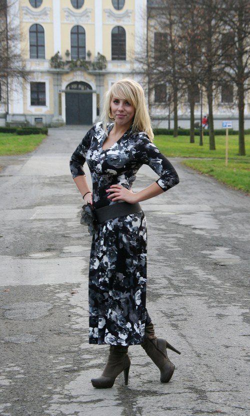 Na pátek i na svátek :-) šaty — foto 2