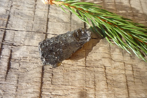 Tektit, meteorit č. L8356 — foto 2