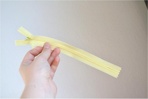 Skrytý zip banánový 18cm — foto 2