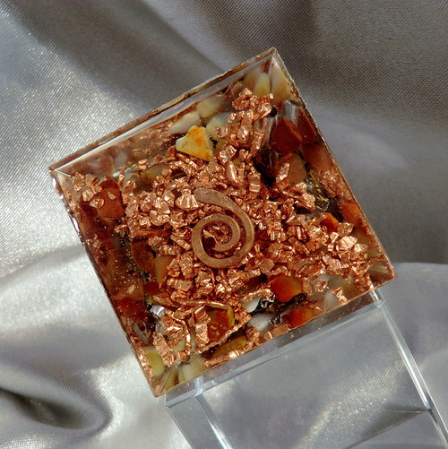 Orgonit - Pyramida 4x4cm - ŠUNGIT — foto 4