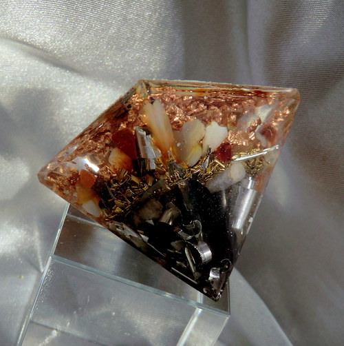 Orgonit - Pyramida 4x4cm - ŠUNGIT — foto 5