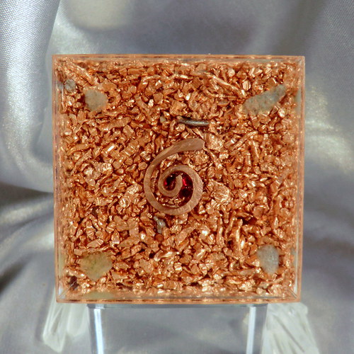 Orgonit 6- Pyramida 5x4,5cm - ŠUNGIT — foto 3