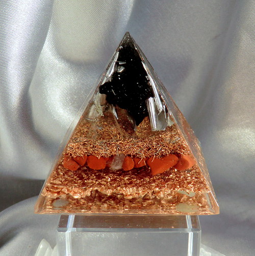 Orgonit 6- Pyramida 5x4,5cm - ŠUNGIT — foto 4