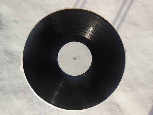 Sněhobílá stolička vinylka — foto 2