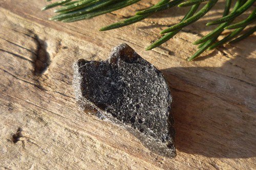 Tektit, meteorit č. L8748 — foto 2