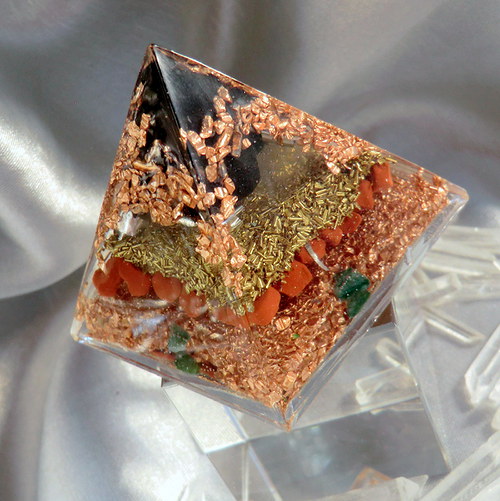Orgonit (5) - Pyramida 5x4,5cm - ŠUNGIT — foto 5