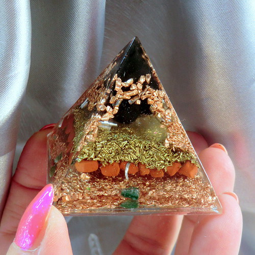 Orgonit (5) - Pyramida 5x4,5cm - ŠUNGIT — foto 6