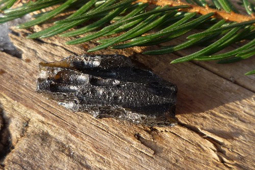 Tektit, meteorit č. L8845 — foto 2