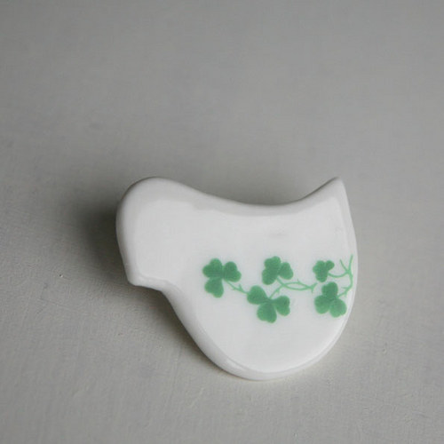 ...a hodně štěstí! (porcelánová brož) — foto 2
