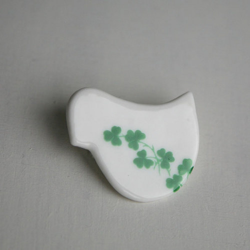 ...a hodně štěstí! (porcelánová brož) — foto 3