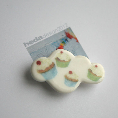 ...a chutnaly, jééje... (porcelánová brož) — foto 3