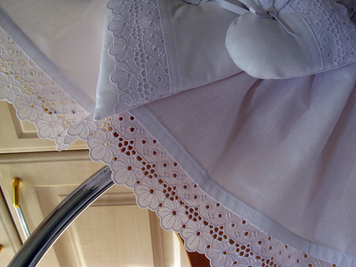 Sněhobílá záclonka s madeirou — foto 3