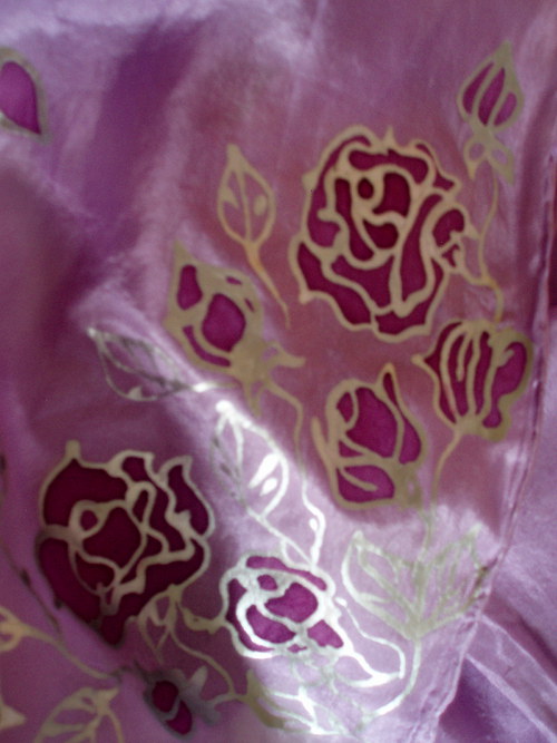 Fialková hedvábná šála Roses 1 — foto 5
