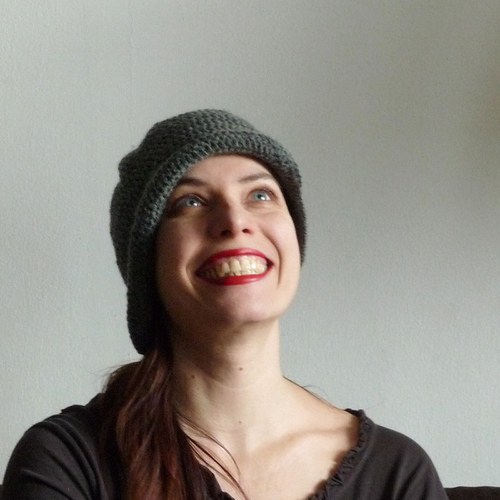 Eliška v šedé - řidičský klobouček — foto 3