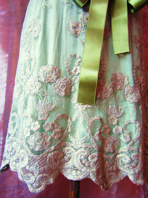 Vintage šaty v krajkoví — foto 3