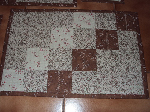 Béžovohnědé prostírání — foto 2