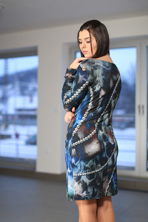 Šaty s motivem perel — foto 3