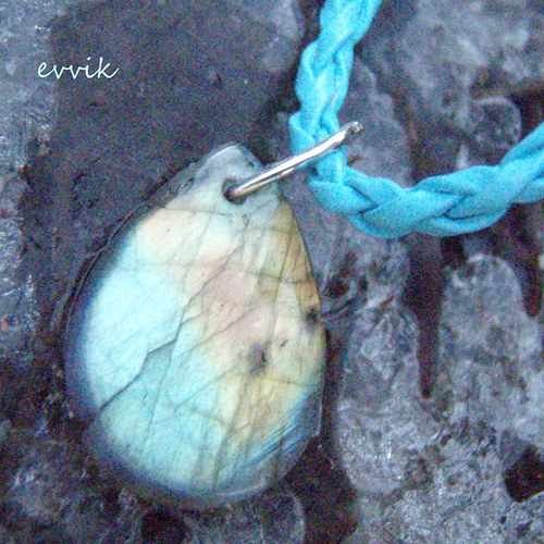 Labradoritová kapka — foto 3