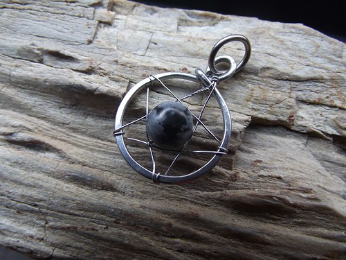 Pentagrámeček obsidiánový — foto 2