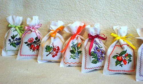 Valentýnské vyšívané mini-sáčky — foto 3